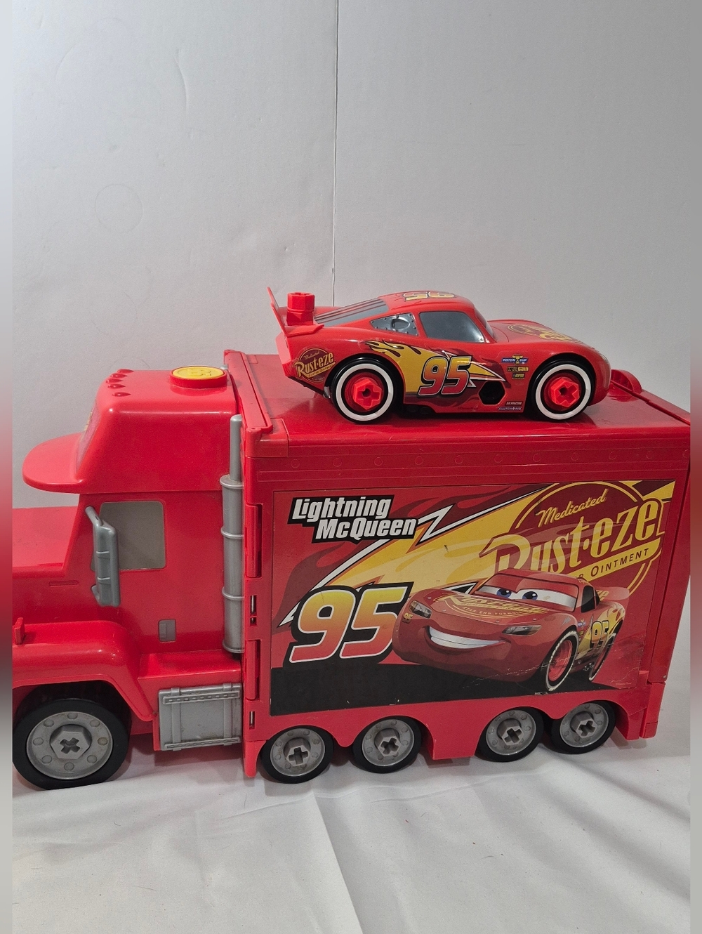 Cars 3 Talking Mack Mobile Tool Center Lightning McQueen Disney Lights & Sounds